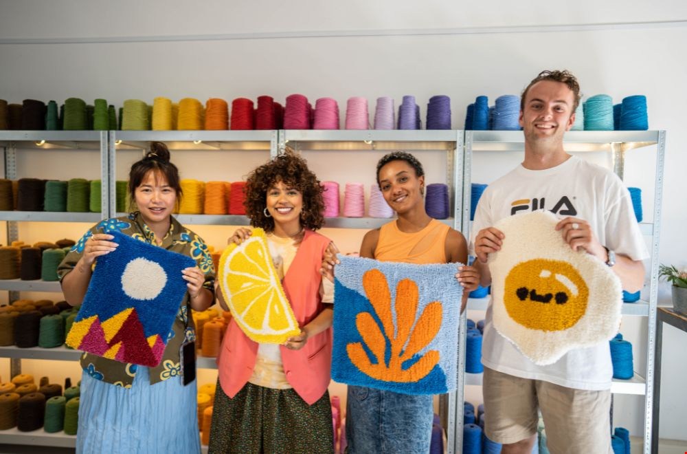 Zelf een vloerkleed maken? Met tuften ontdek je een verrassend leuke nieuwe hobby